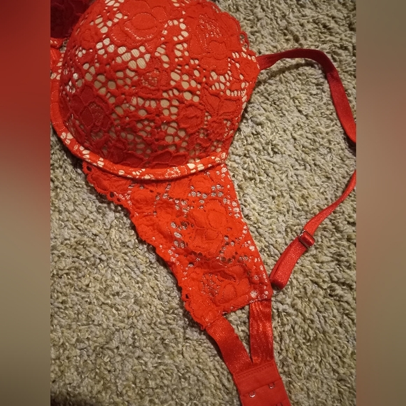 Victoria's Secret Push Up Bra- 34D - Picture 4 of 10